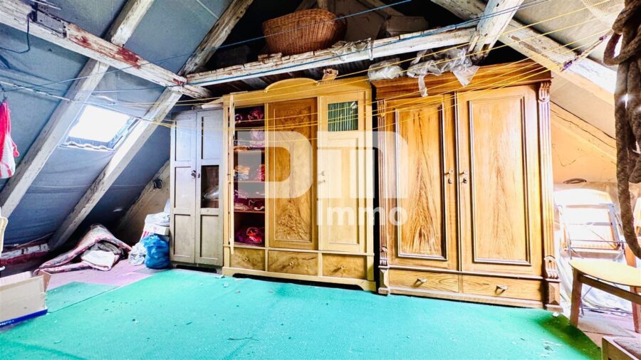 (R)eserviert!Ein- Zweifamilienhaus mit Innenhof, Balkon, Dachterrasse + Garage - DG Ausbaureserve / Nutzfläche